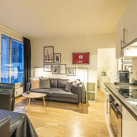 Apartment Near Lift