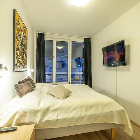 Apartment Near Lift
