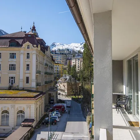 Apartment Near Lift *