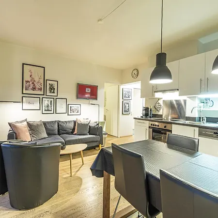 Apartment Near Lift *