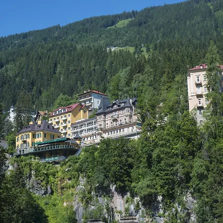Apartment Near Lift
