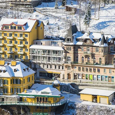 Apartment Near Lift